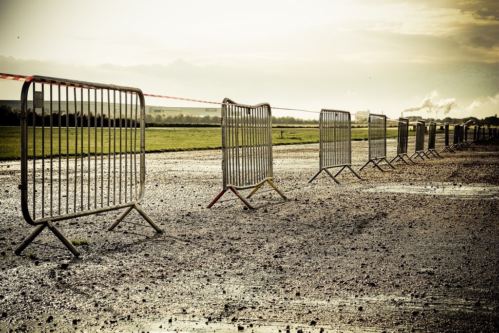 brocante installation par Olivier Gherrak